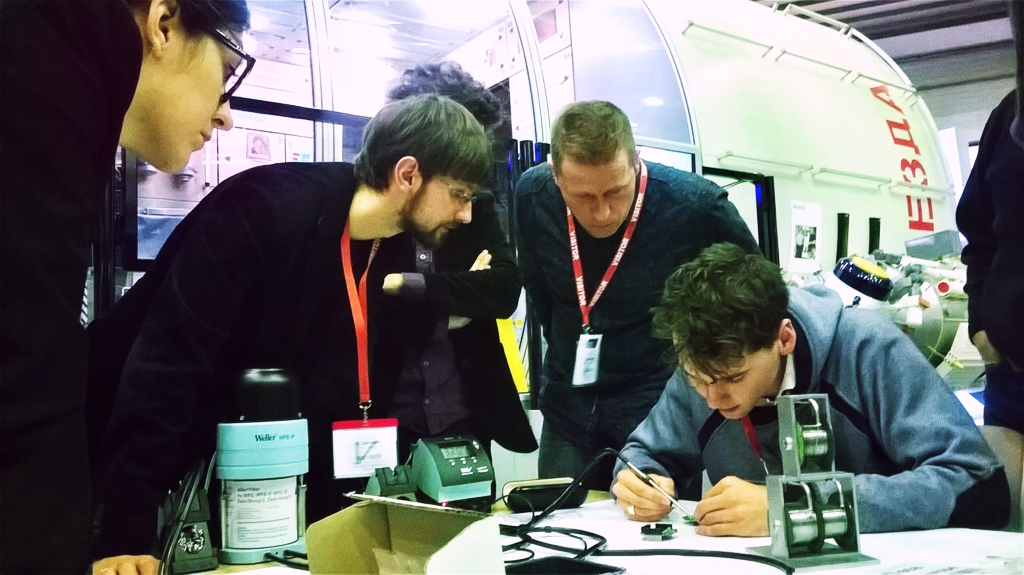 Fysiskt arbete med sensorer för primary mission.